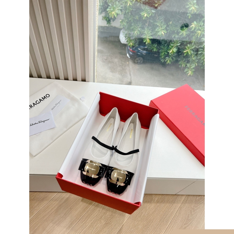 Ferragamo flat shoes